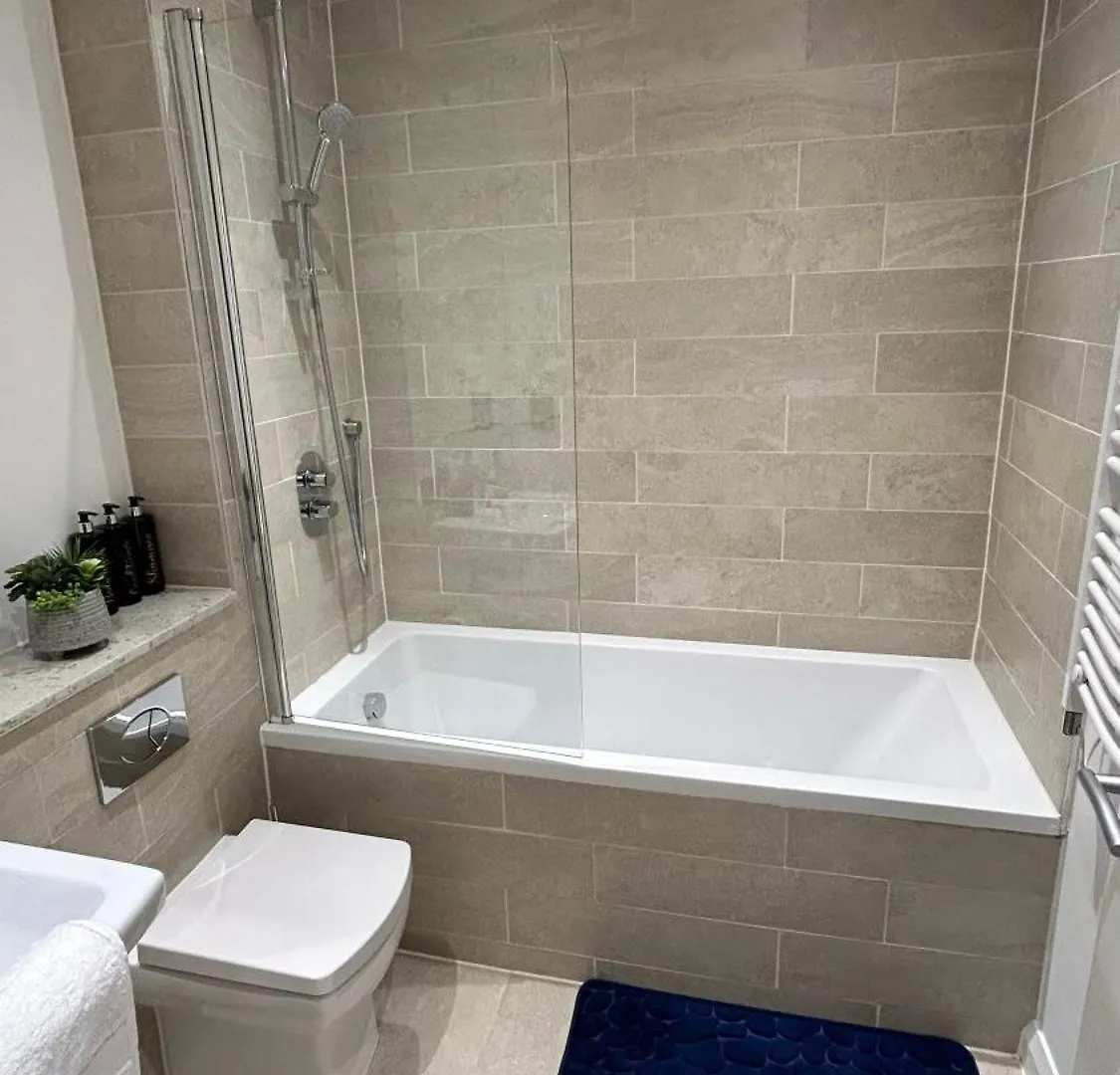 Elegant Modern 2-Bed Apartment In The Heart Of Belfast