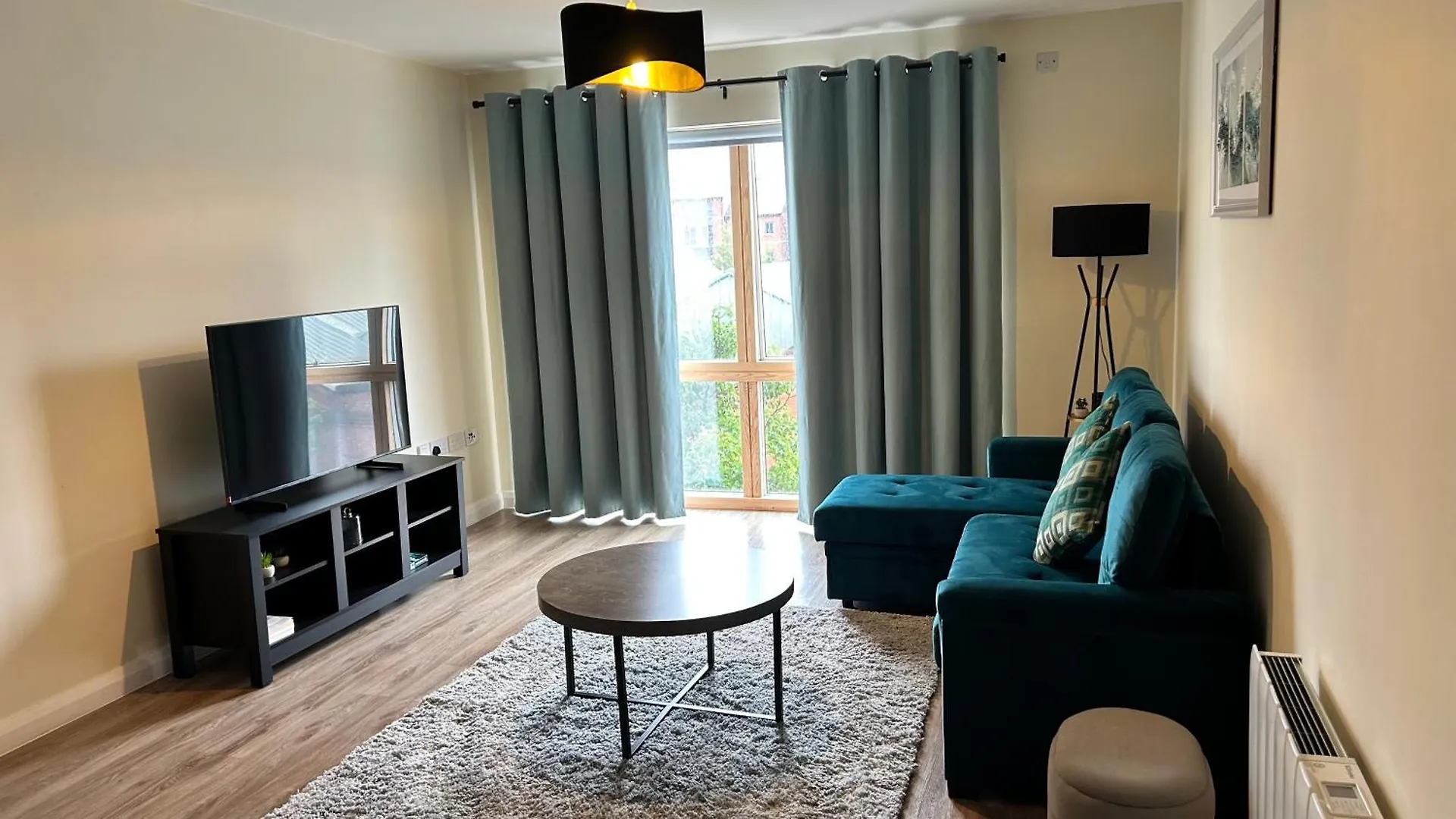 Elegant Modern 2-Bed Apartment In The Heart Of Belfast