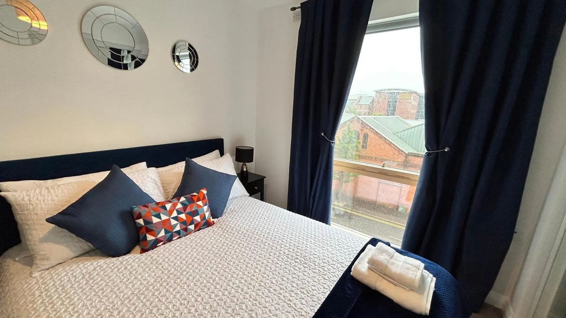 Elegant Modern 2-Bed Apartment In The Heart Of Belfast