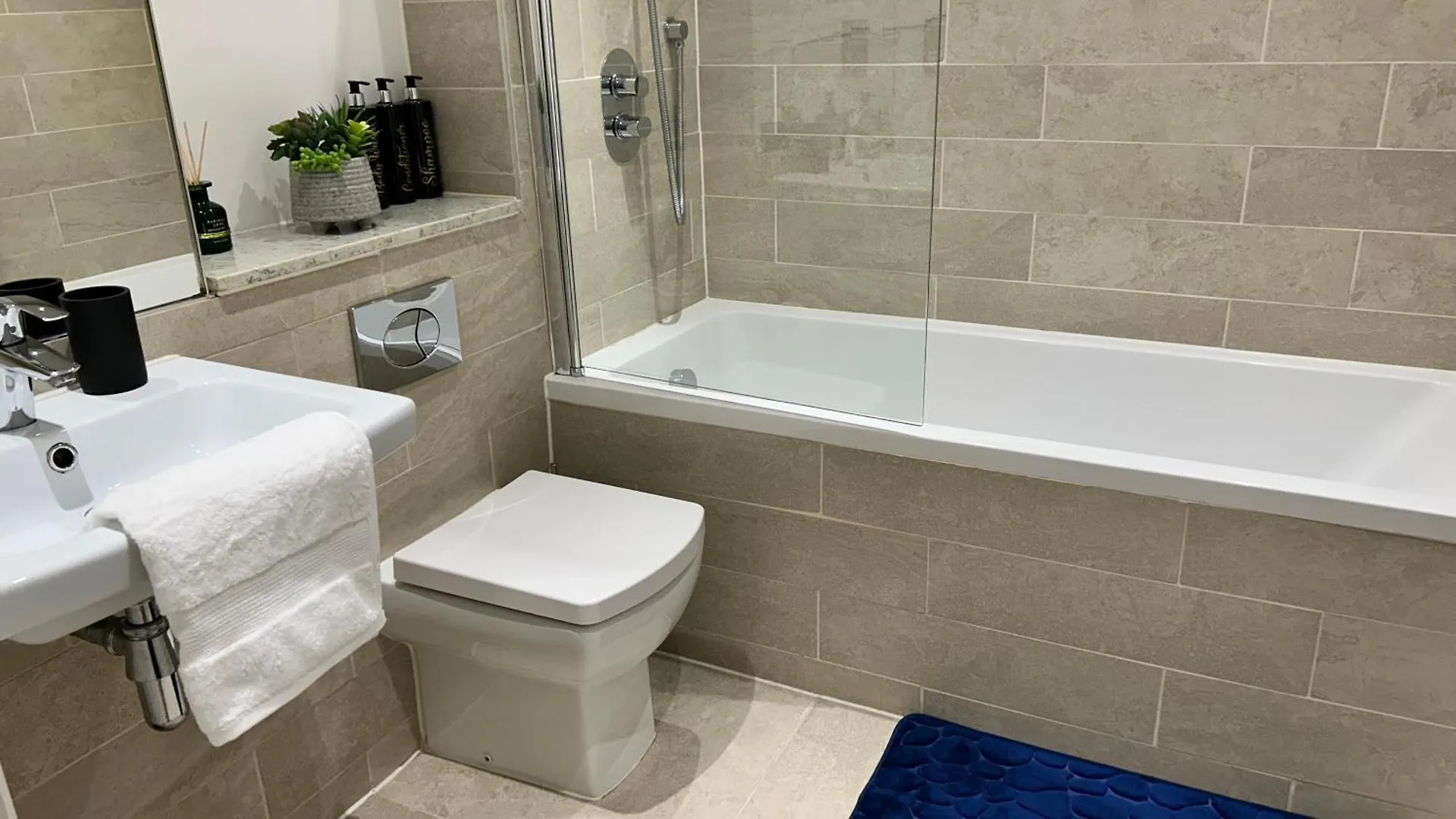 Elegant Modern 2-Bed Apartment In The Heart Of Belfast