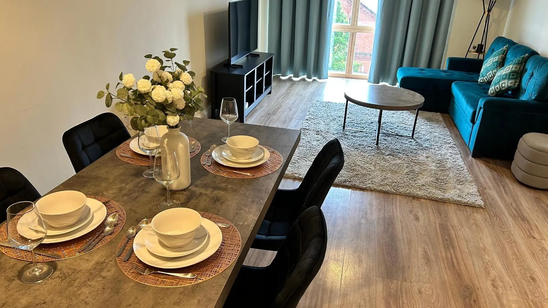 Elegant Modern 2-Bed Apartment In The Heart Of Belfast