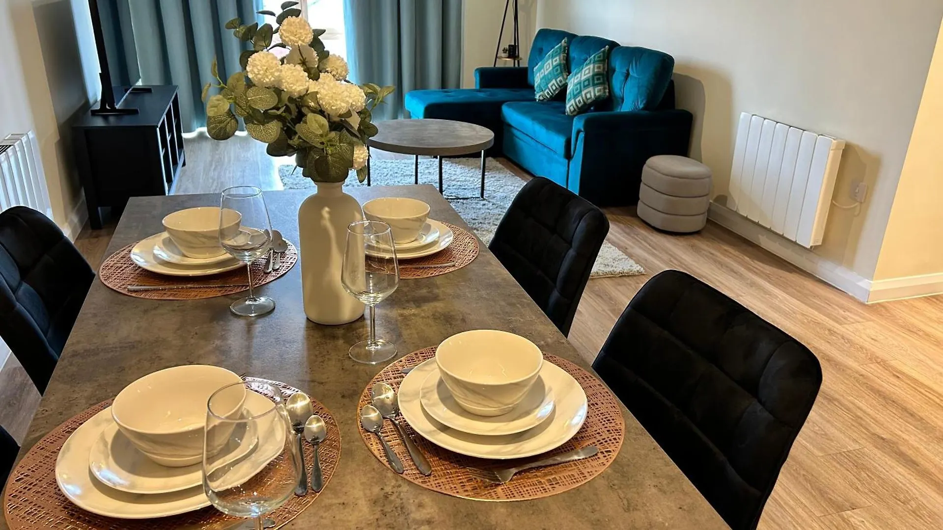 Elegant Modern 2-Bed Apartment In The Heart Of Belfast