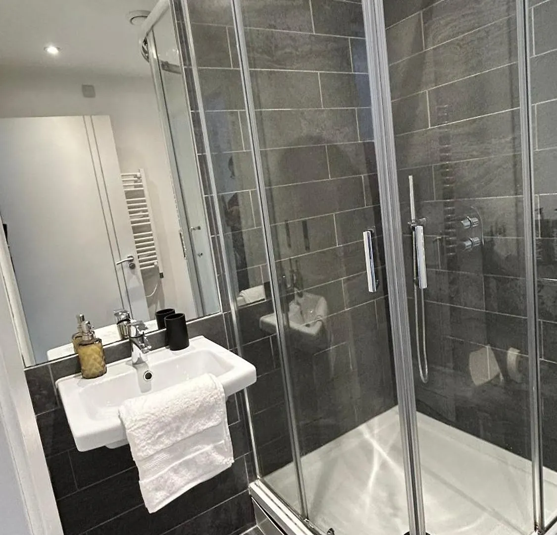 Elegant Modern 2-Bed Apartment In The Heart Of Belfast