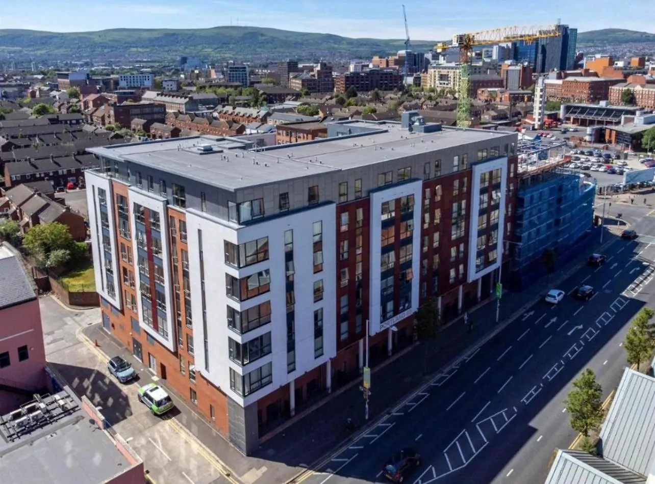 Elegant Modern 2-Bed Apartment In The Heart Of Belfast 0*,