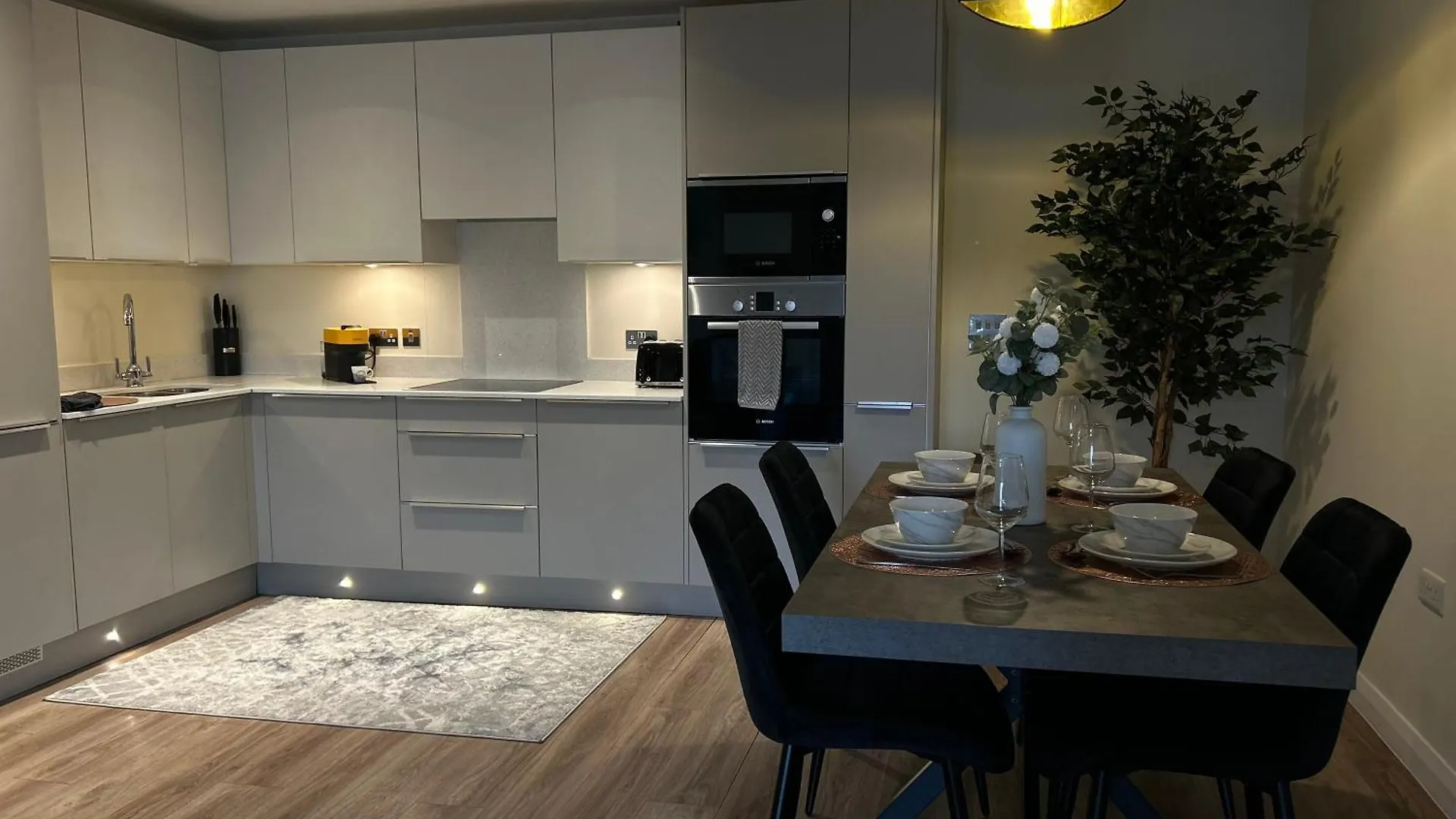 Elegant Modern 2-Bed Apartment In The Heart Of Belfast