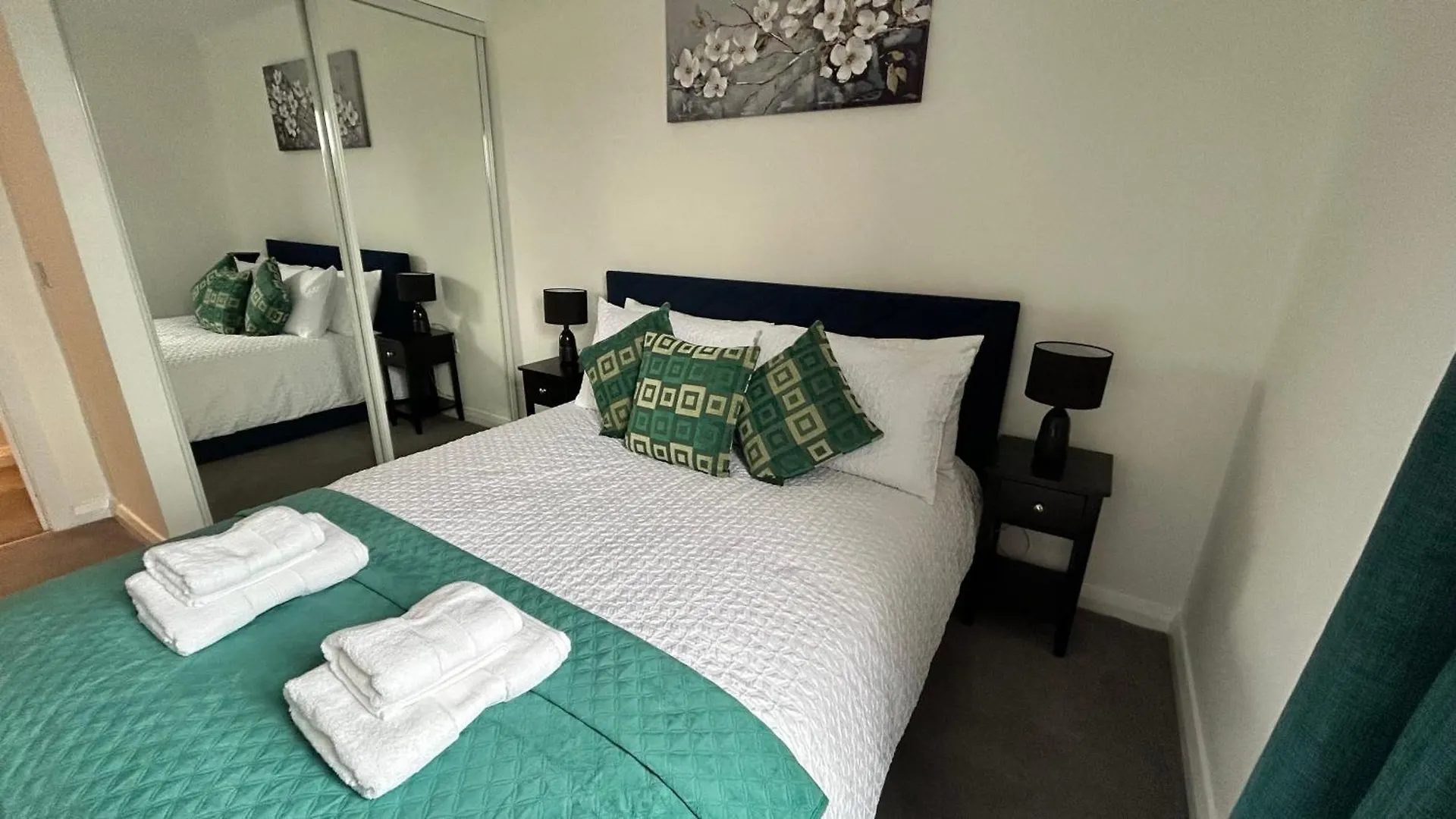 Elegant Modern 2-Bed Apartment In The Heart Of Belfast